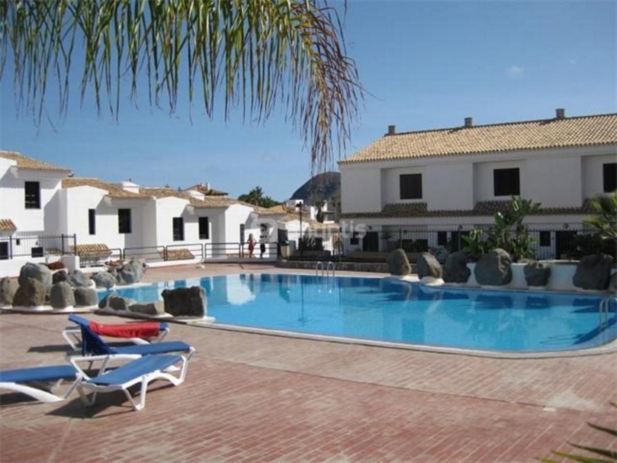 Remarkable 2-Bed House In Chayofa With Pool Exteriör bild